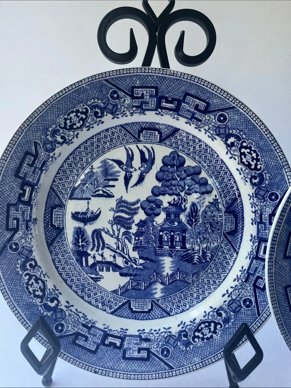 VIntage 2 plates Blue Willow